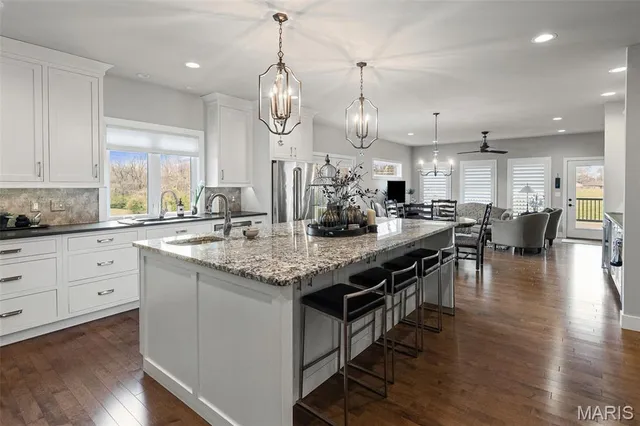 $1,200,000 | 4715 Richland Woods Court, Alton, IL 62002