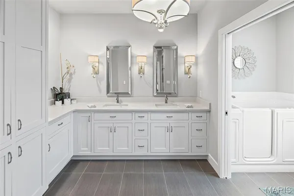 $1,100,000 | 4715 Richland Woods Court, Alton, IL 62002