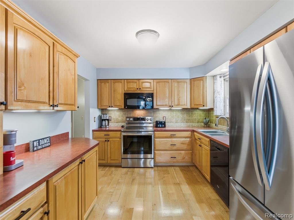 1595 Deerhurst Lane Rochester Hills, MI 48307 - Photo 11 of 40