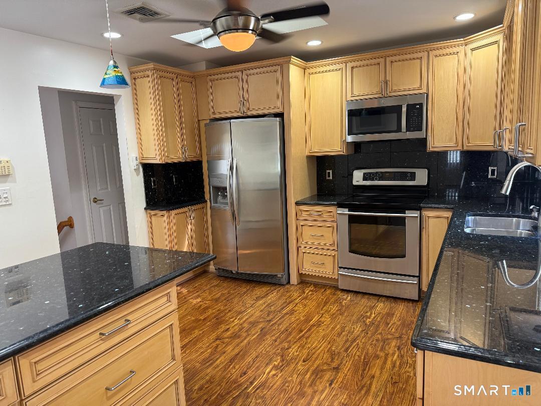 54 Sorensen Road West Haven, CT 06516 - Photo 7 of 18