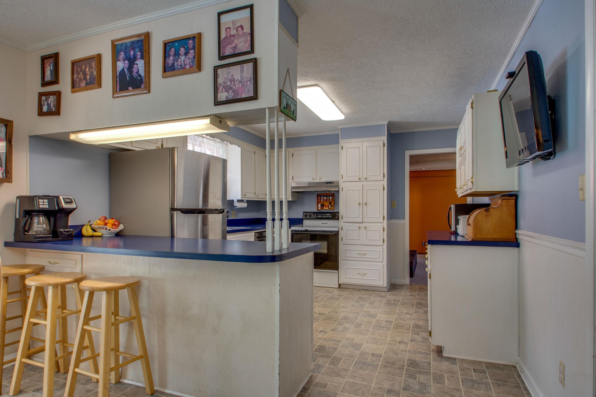 517 Ridgemont Drive Dickson, TN 37055 - Photo 7 of 27 Huge Kitchen with Breakfast Bar Area