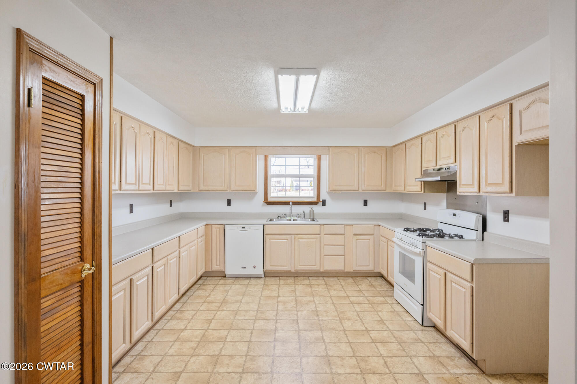 3149 Sand Ridge Road Lexington, TN 38351 - Photo 19 of 40 a large kitchen with a stove top oven sink and cabinets