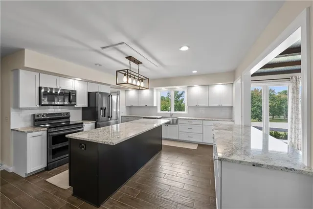 $1,149,999 | 1901 Moffet Road, St. Joseph, MO 64507