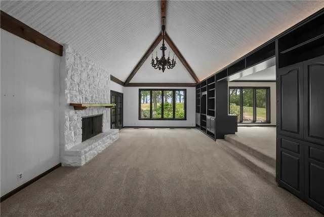 $790,000 | 1901 Moffet Road, St. Joseph, MO 64507