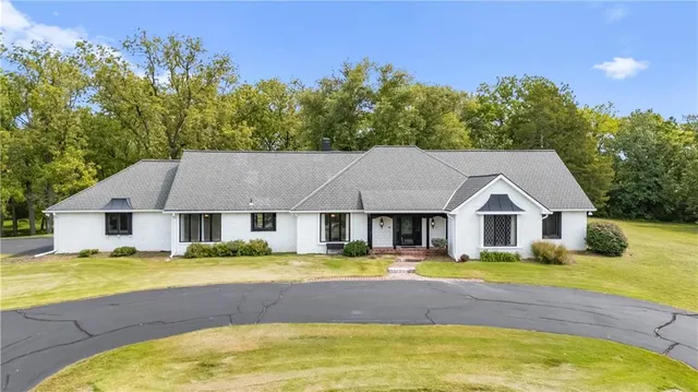 $790,000 | 1901 Moffet Road, St. Joseph, MO 64507