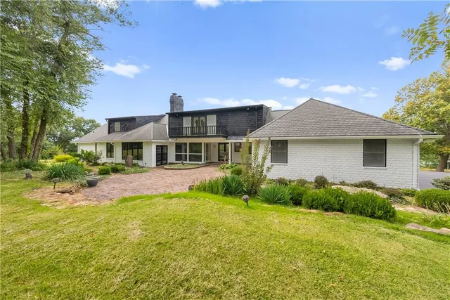 $790,000 | 1901 Moffet Road, St. Joseph, MO 64507