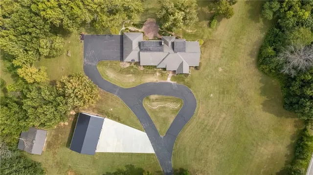 $790,000 | 1901 Moffet Road, St. Joseph, MO 64507