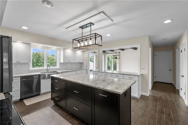 $1,149,999 | 1901 Moffet Road, St. Joseph, MO 64507