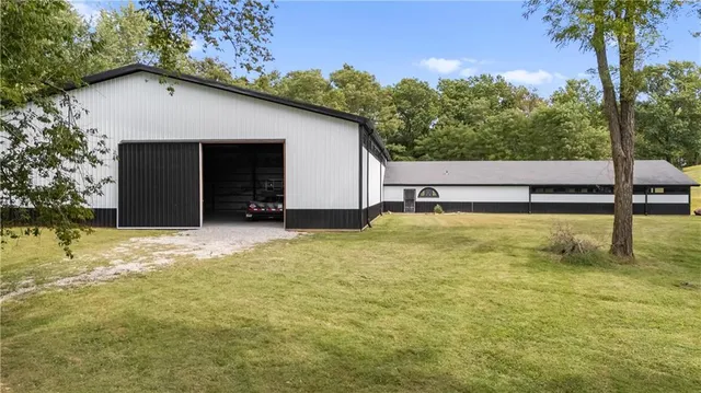 $1,149,999 | 1901 Moffet Road, St. Joseph, MO 64507