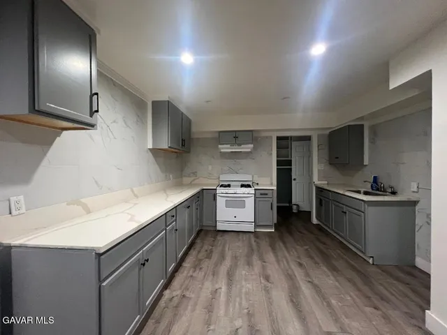 $2,600 | 44514 Lowtree Avenue, Lancaster, CA 93534