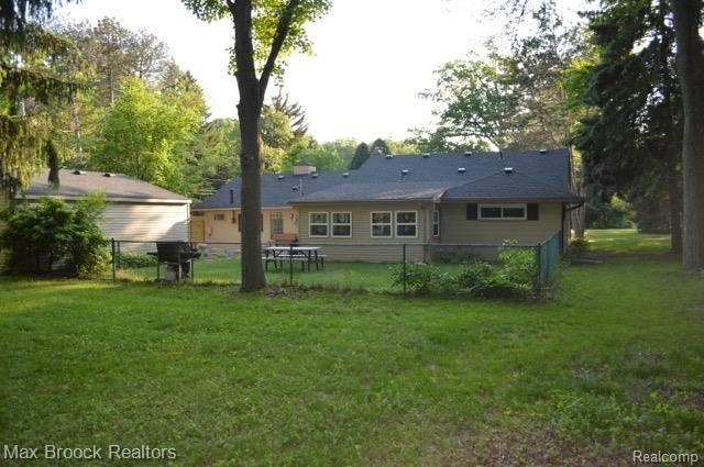 23862 Berg Road Southfield, MI 48033 - Photo 6 of 69 Back of Home.jpg