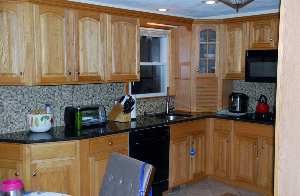 27 William Road Billerica, MA 01821 - Photo 3 of 25 Gallery Image 3