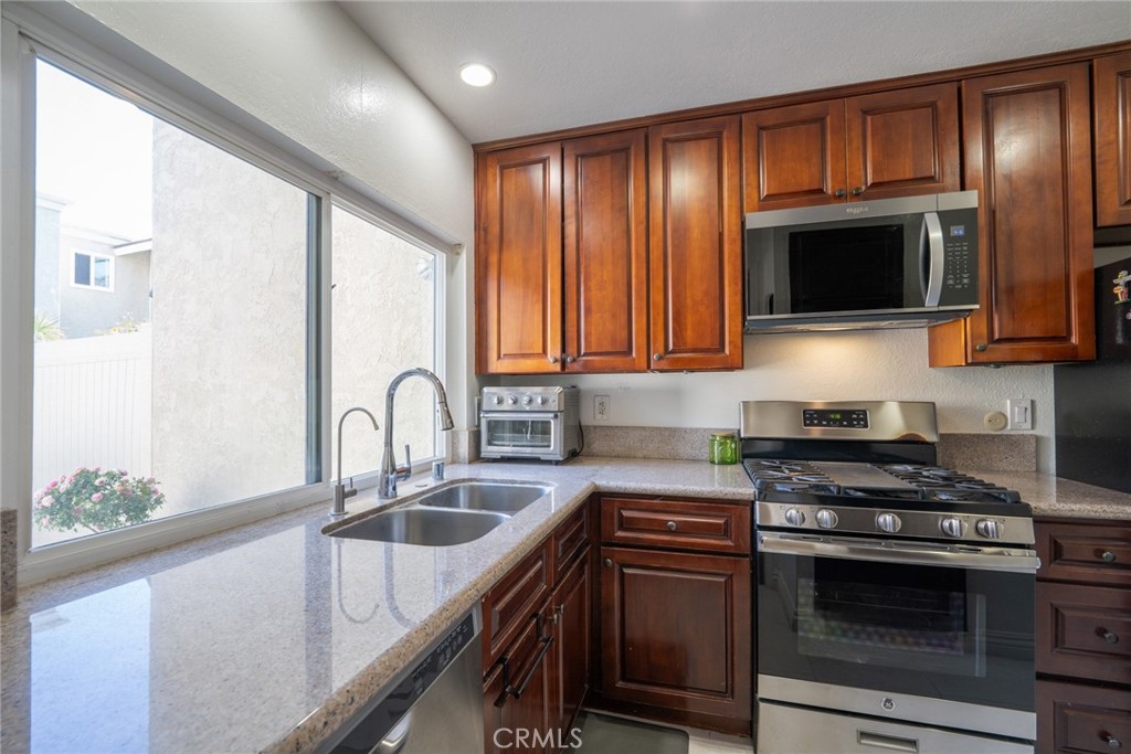 45 Oval Irvine, CA 92604 - Photo 13 of 40