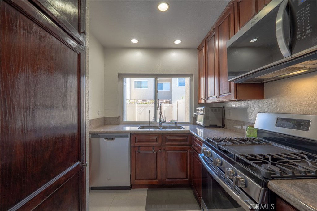 45 Oval Irvine, CA 92604 - Photo 15 of 40
