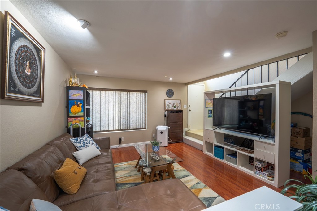 45 Oval Irvine, CA 92604 - Photo 2 of 40