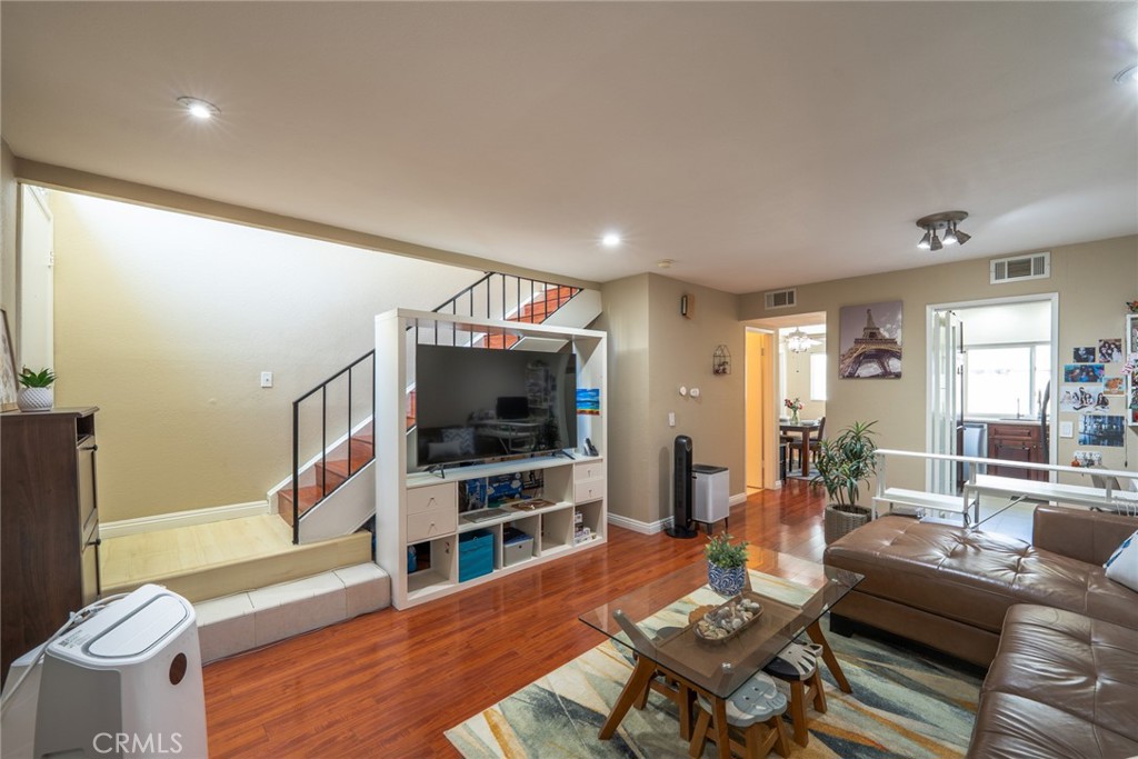 45 Oval Irvine, CA 92604 - Photo 6 of 40