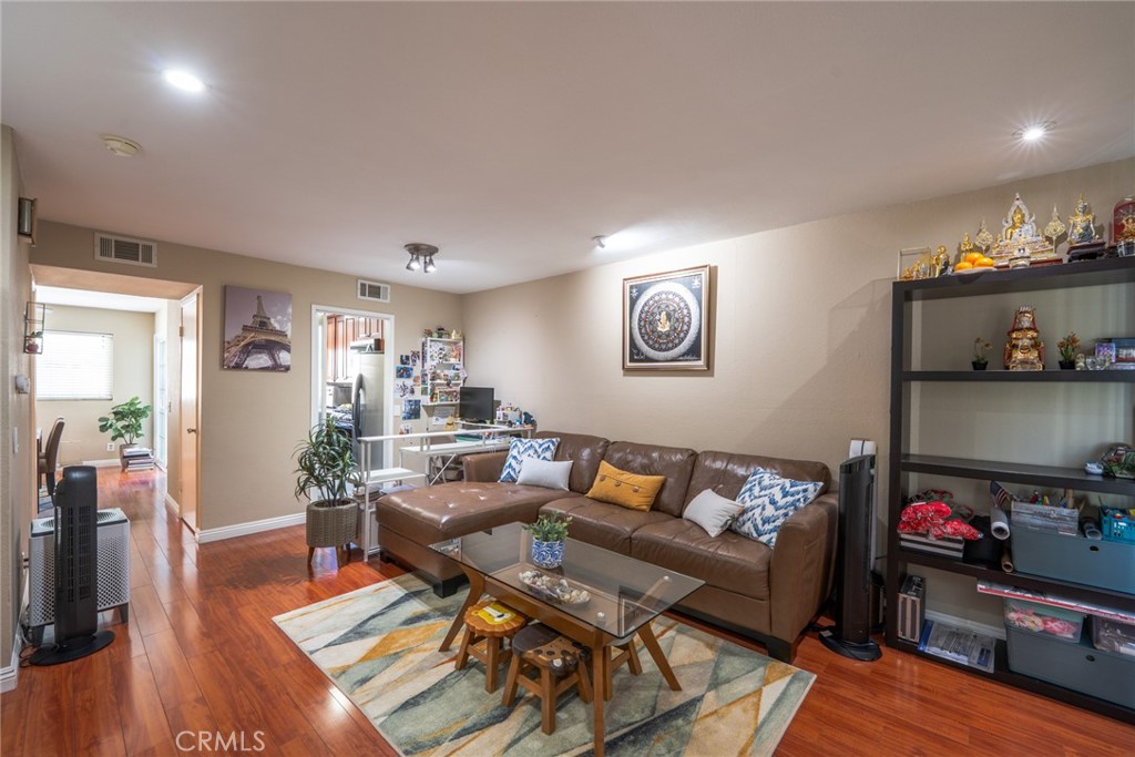45 Oval Irvine, CA 92604 - Photo 7 of 40