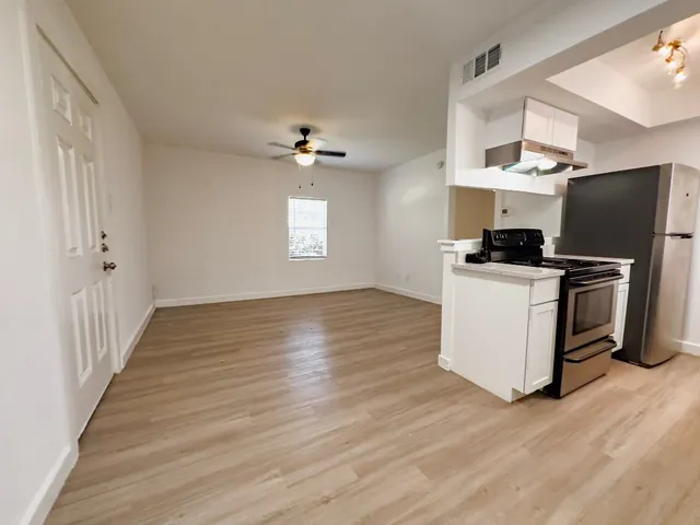 $800 | 4500 Witham Lane, Unit 204, Austin, TX 78745