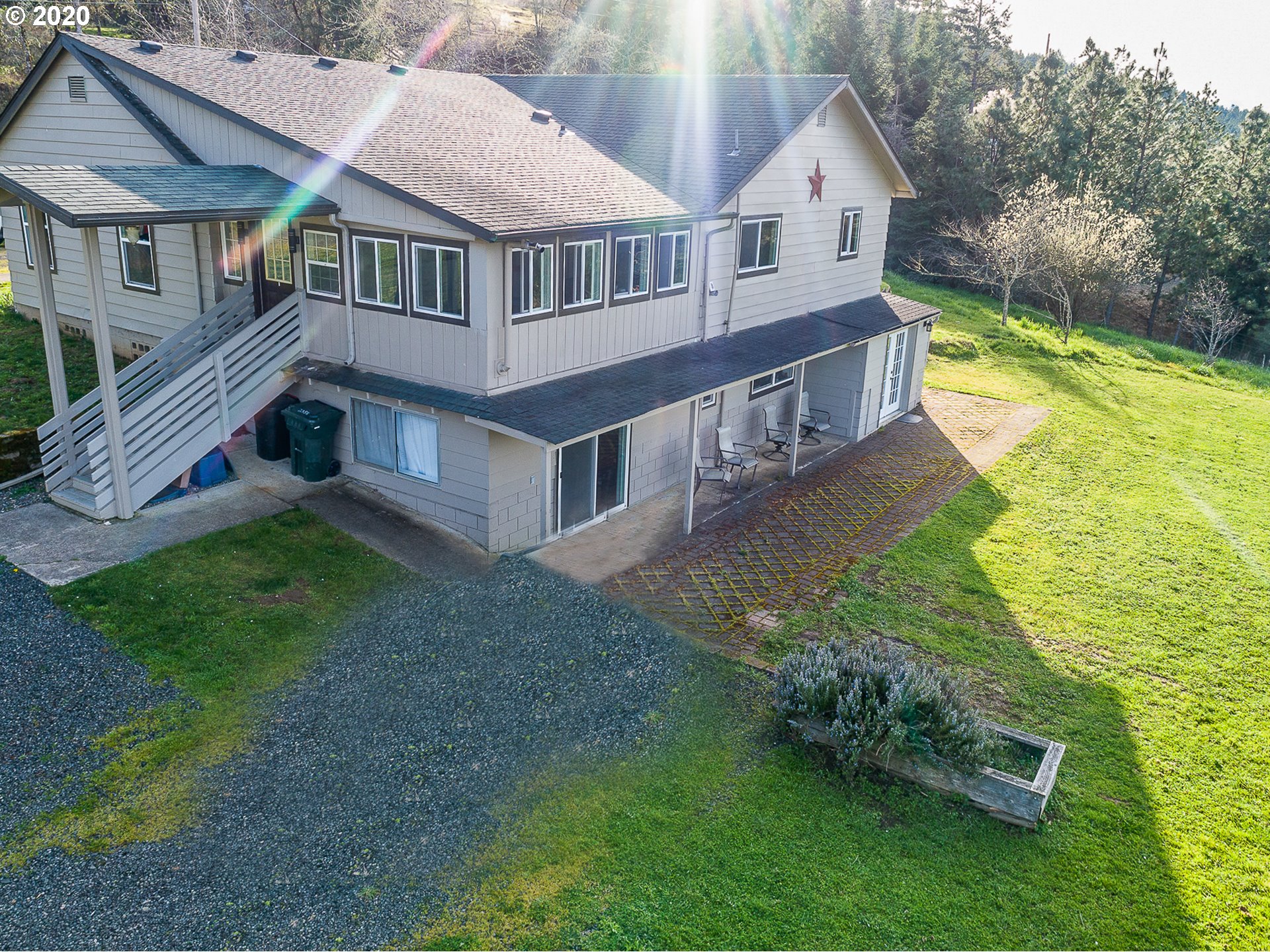 2358 South Side Road Sutherlin, OR 97479 - Photo 2 of 32
