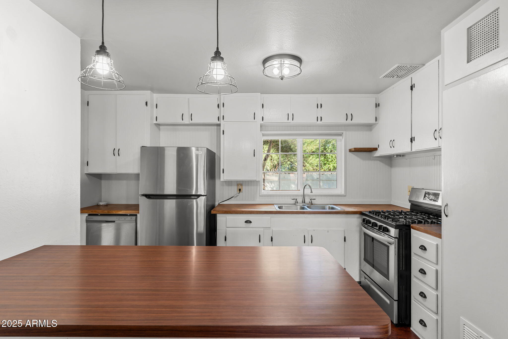 209 Sylvan Road Wickenburg, AZ 85390 - Photo 2 of 25 11-web-or-mls-DSC07896