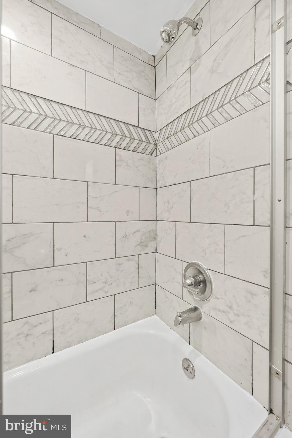 578 Swain Street Bristol, PA 19007 - Photo 10 of 17 a bathroom with a bathtub