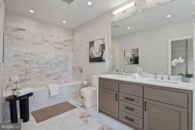 $1,799,000 | 2106 Spring Street, Philadelphia, PA 19103