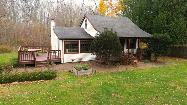 $300,000 | 86 Christian Hill Road, Haddam, CT 06441