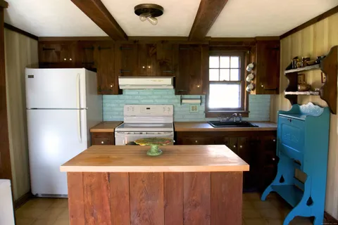 $300,000 | 86 Christian Hill Road, Haddam, CT 06441