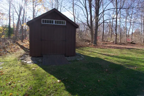 $300,000 | 86 Christian Hill Road, Haddam, CT 06441