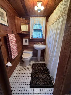 $300,000 | 86 Christian Hill Road, Haddam, CT 06441