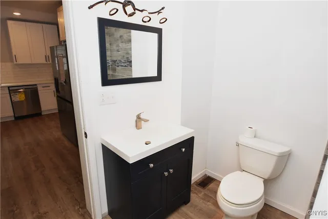 $2,100 | 112 Woodlawn Avenue West, Utica, NY 13502