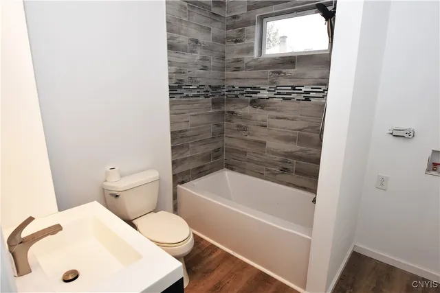 $2,100 | 112 Woodlawn Avenue West, Utica, NY 13502