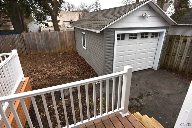 $2,100 | 112 Woodlawn Avenue West, Utica, NY 13502