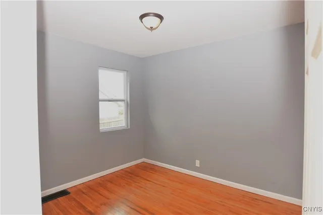 $2,100 | 112 Woodlawn Avenue West, Utica, NY 13502