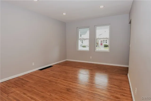 $2,100 | 112 Woodlawn Avenue West, Utica, NY 13502