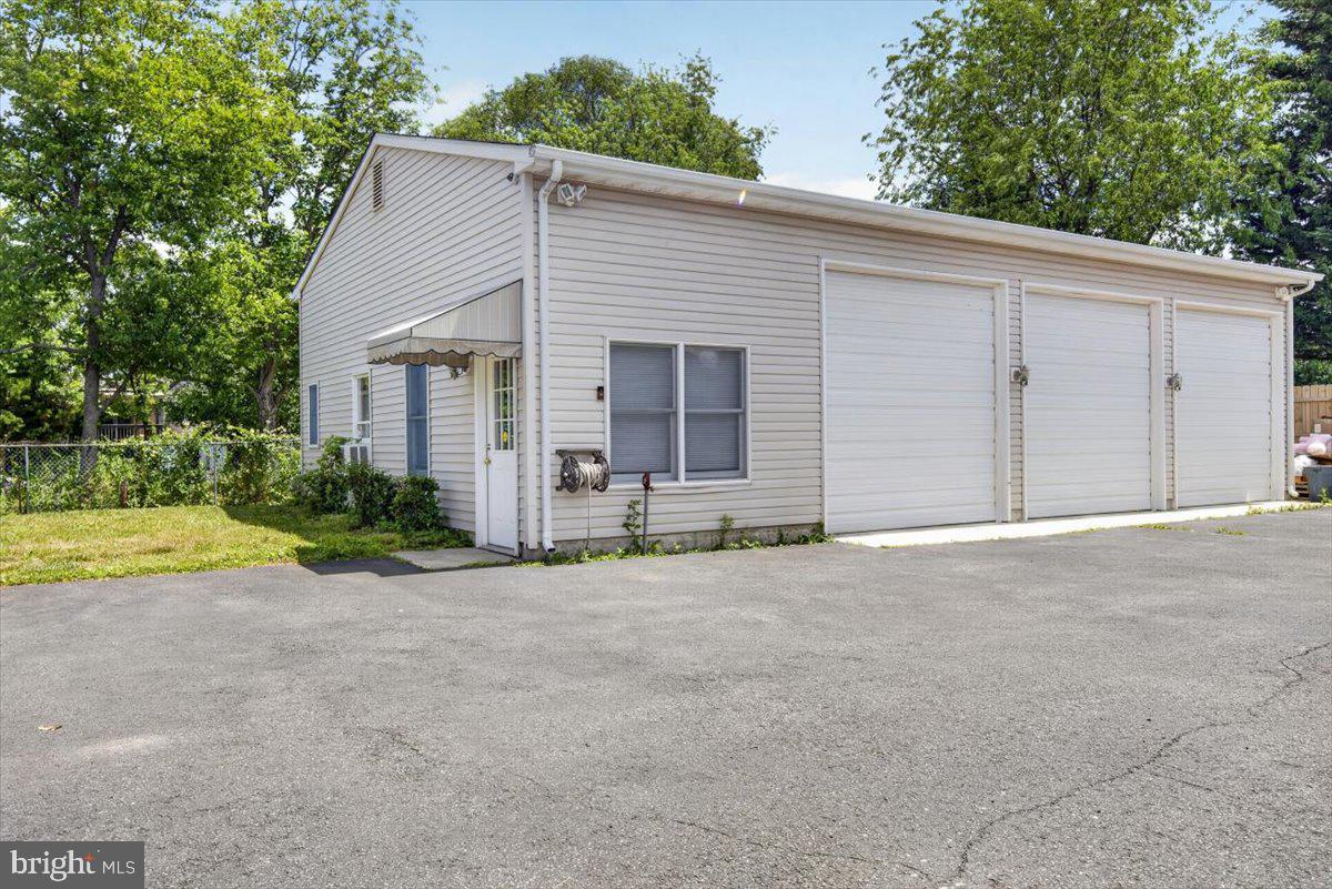 1491 Kuser Road Hamilton, NJ 08619 - Photo 3 of 42 Detached 3 car garage w/Office