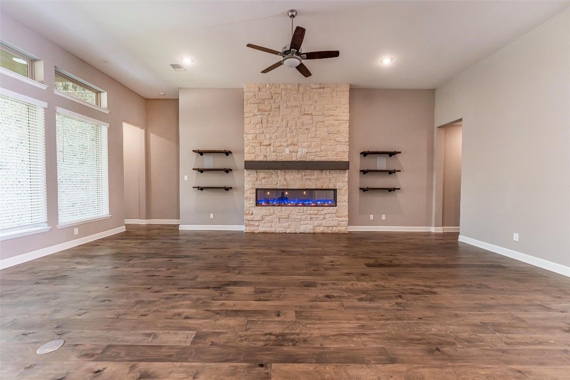 1050 Groveton Ridge Lane Pinehurst, TX 77362 - Photo 15 of 50 Another angle of the family room