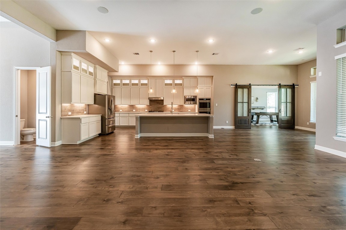 1050 Groveton Ridge Lane Pinehurst, TX 77362 - Photo 16 of 50 Looking into the kitchen from the family room