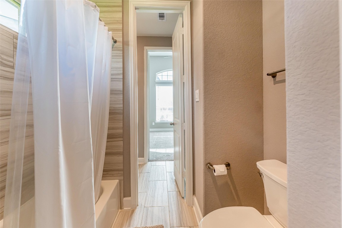 1050 Groveton Ridge Lane Pinehurst, TX 77362 - Photo 39 of 50 Another angle of the Jack & Jill bath