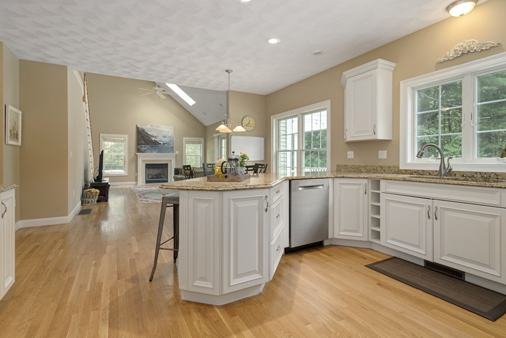 122 Spectacle Pond Road Littleton, MA 01460 - Photo 10 of 42