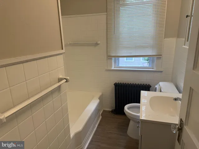 $2,250 | 812 Edgewood Avenue, Unit 4, Trenton, NJ 08618
