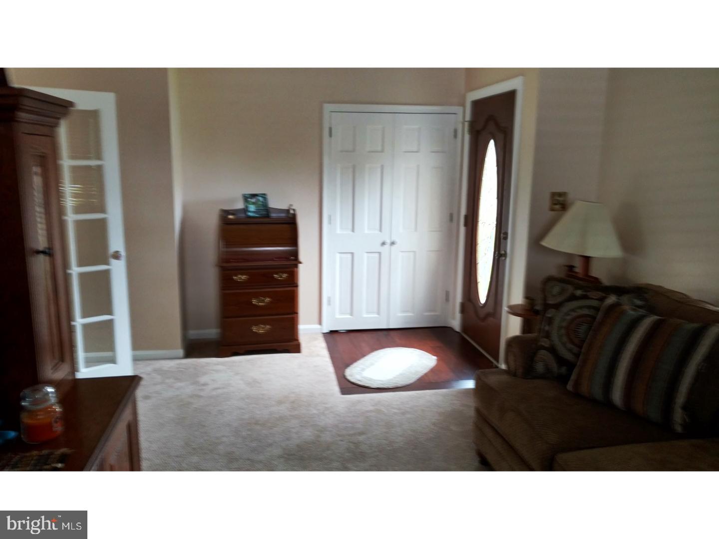 10 Paul Road New Castle, DE 19720 - Photo 3 of 14 Living Room