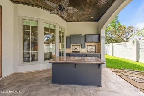$980,000 | 700 Farmington Drive, Lafayette, LA 70503