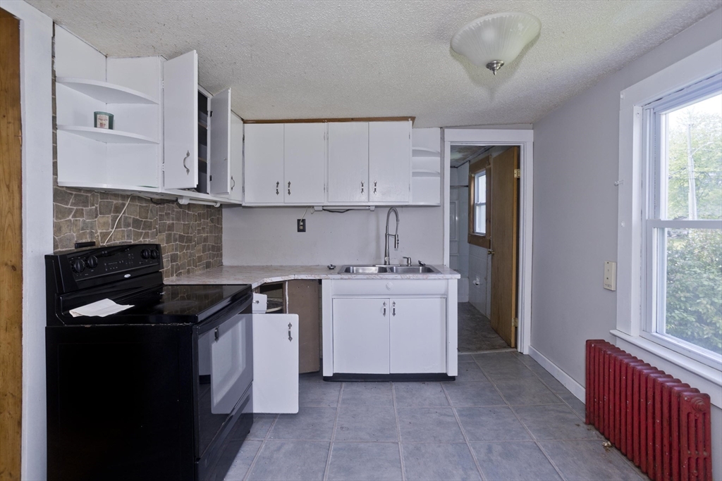 135 Lucerne Road Springfield, MA 01119 - Photo 11 of 40