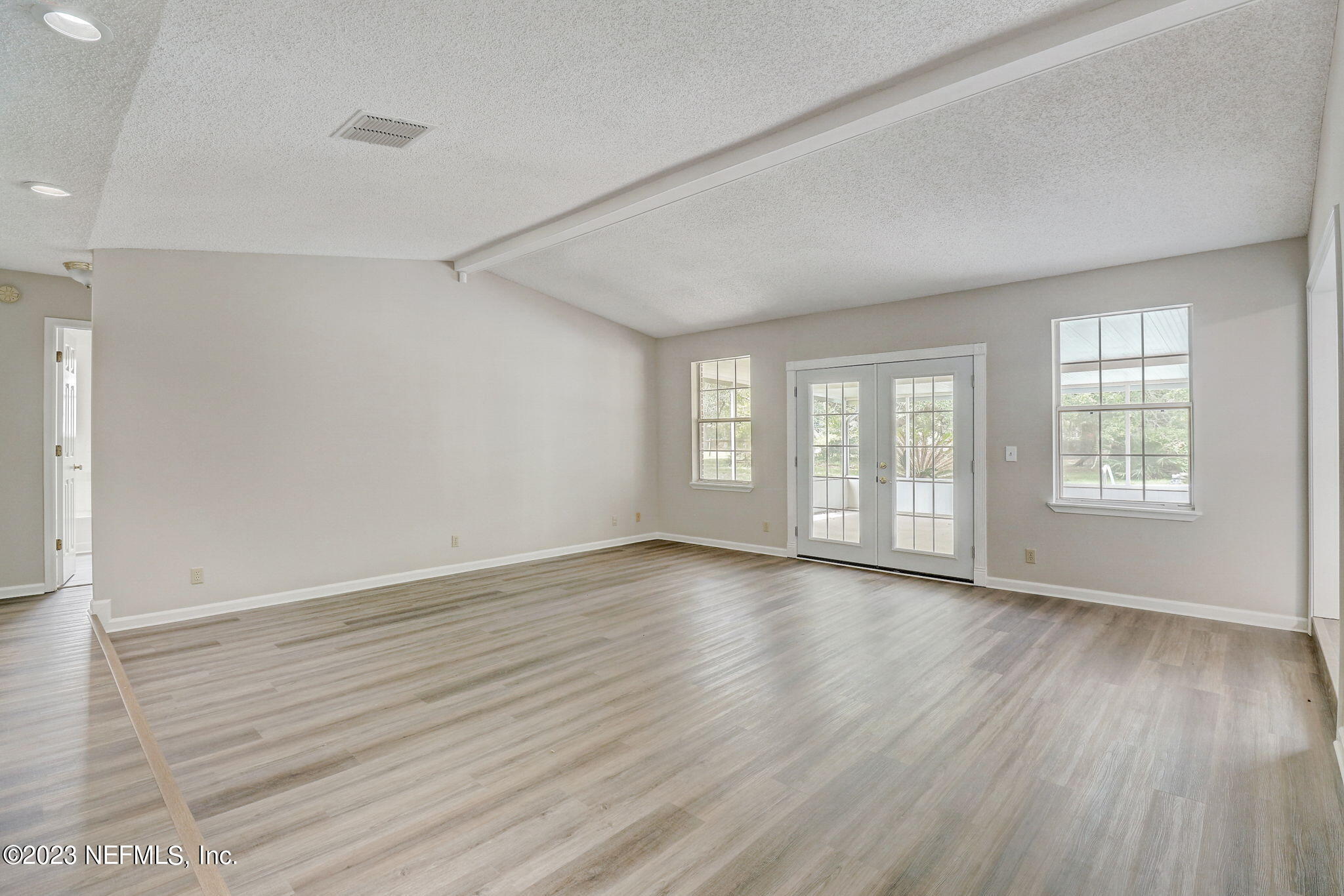 1550 Dolph Road Jacksonville, FL 32220 - Photo 6 of 39 FAMILY ROOM