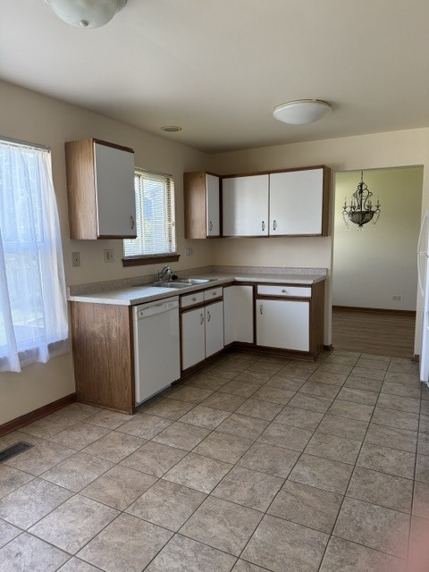 1260 Trinity Drive Carol Stream, IL 60188 - Photo 5 of 16