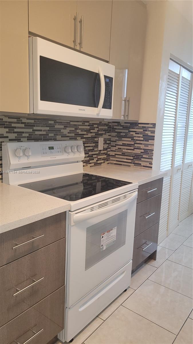 900 Northeast 195th Street, Unit 620 Miami, FL 33179 - Photo 11 of 28 a stove top oven sitting inside of a kitchen