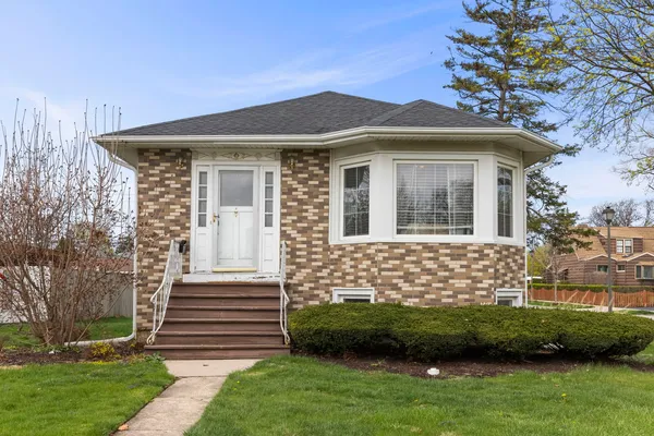 202 Pick Avenue, Elmhurst, IL 60126