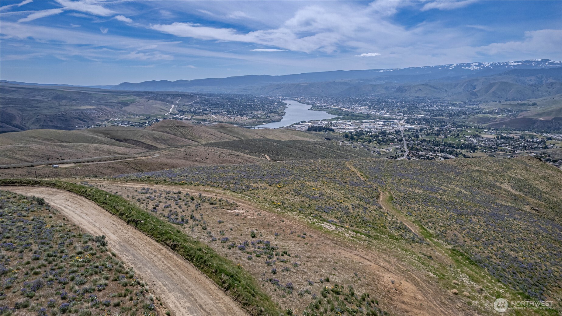 1 Burch Mountain Road Wenatchee, WA 98801 - Photo 18 of 34 a view of a dry yard with wooden fence