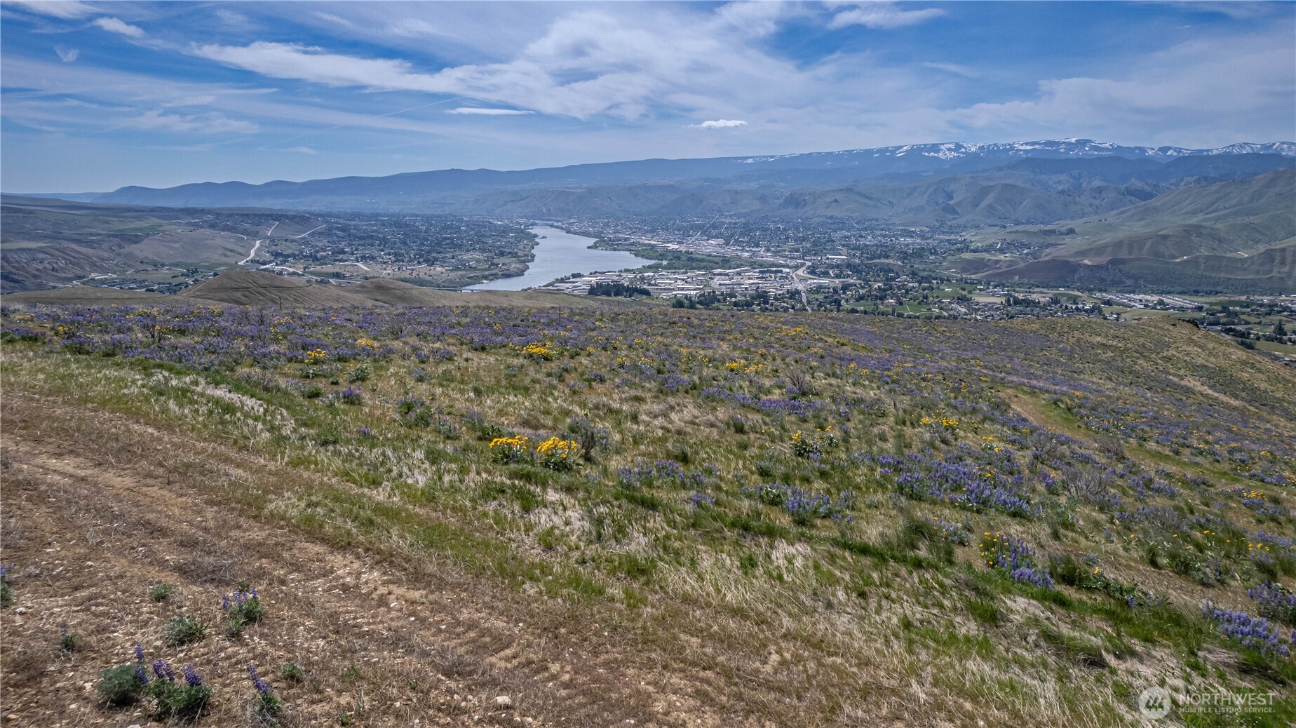 1 Burch Mountain Road Wenatchee, WA 98801 - Photo 19 of 34 a view of ocean with mountain